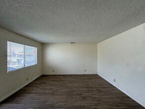 2501 Bea Ct in Bakersfield, CA - Building Photo - Building Photo