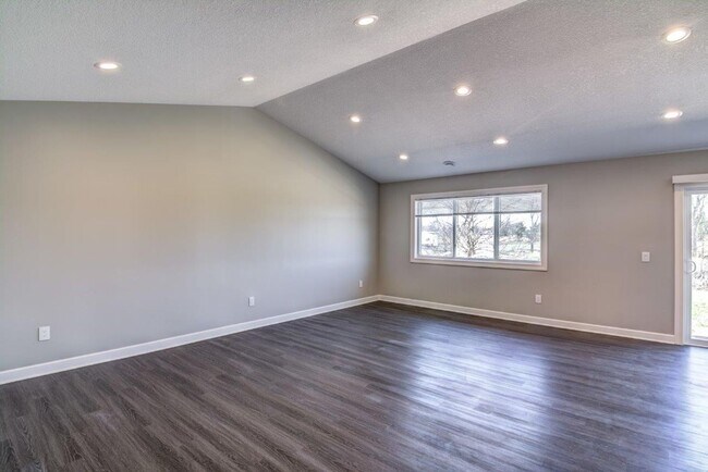 1341 Blue Jay Pl in New Richmond, WI - Building Photo - Building Photo