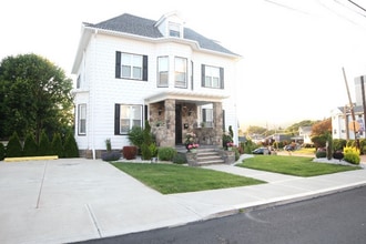 310 Chestnut St in Dunmore, PA - Foto de edificio - Building Photo