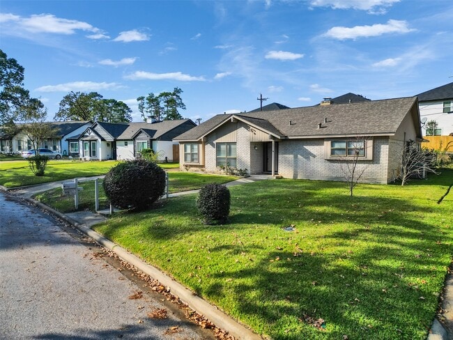 418 Oakhill Dr in Conroe, TX - Building Photo - Building Photo