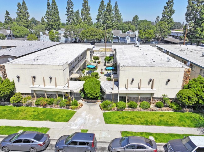 7385 Emily Ln in Downey, CA - Foto de edificio - Building Photo