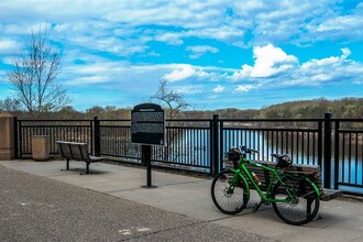 Cherokee Bluffs in St. Paul, MN - Foto de edificio - Building Photo