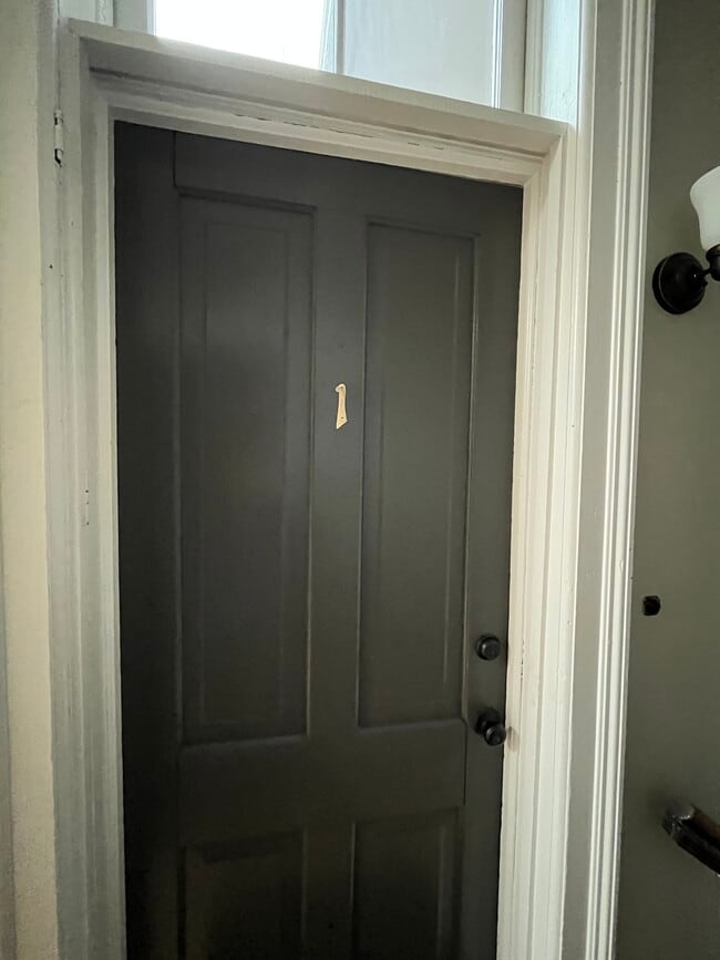 113 W Wisconsin Ave, Unit 2 in Neenah, WI - Building Photo - Building Photo