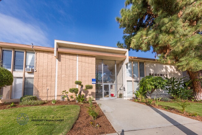 Raymond Court in Gardena, CA - Building Photo - Building Photo
