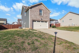 1176 Elizabeth Ln in Clarksville, TN - Building Photo - Building Photo