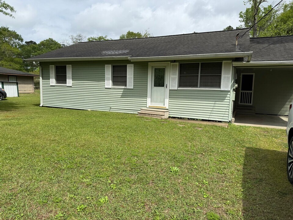 490 Chesser Dr in Vidor, TX - Building Photo