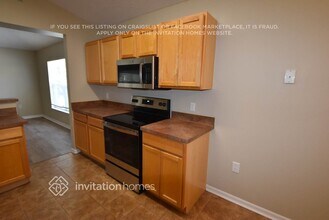 6916 Crown Lake Dr in Gibsonton, FL - Foto de edificio - Building Photo