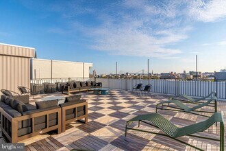 629 W Girard Ave in Philadelphia, PA - Foto de edificio - Building Photo