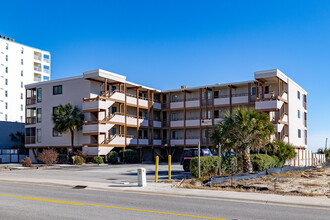 Crescent Beach Villas in North Myrtle Beach, SC - Building Photo - Building Photo