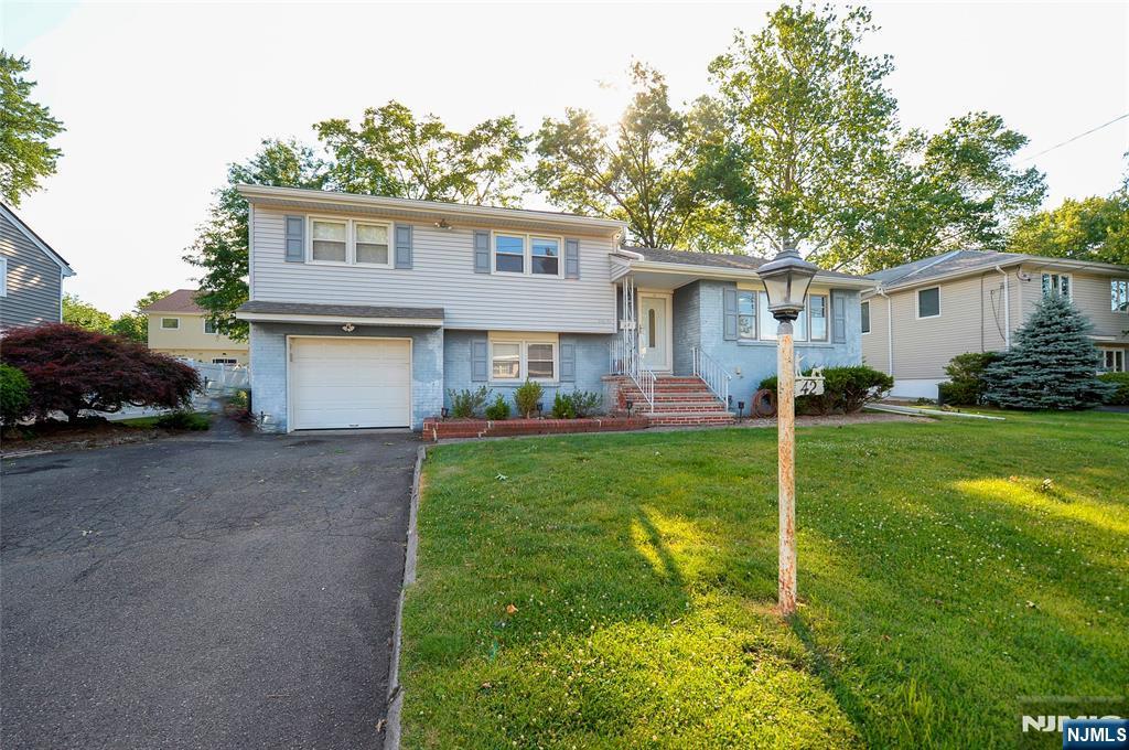 42 Kershner Pl in Fair Lawn, NJ - Building Photo