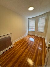 10 Barrows St, Unit 4 in Boston, MA - Foto de edificio - Building Photo