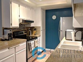 2828 Famosa Blvd in San Diego, CA - Building Photo - Building Photo