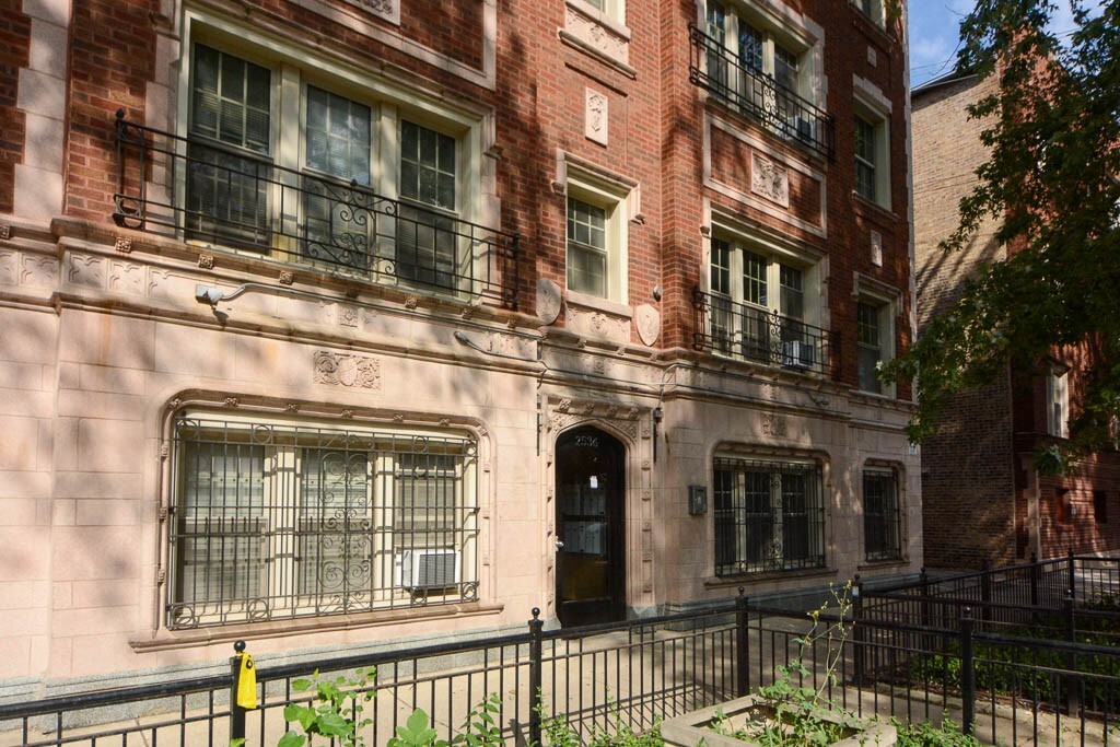 2536 N Sawyer Ave in Chicago, IL - Building Photo