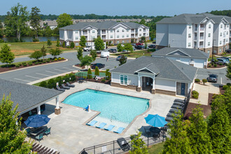 Arrowhead Apartments in Mebane, NC - Foto de edificio - Building Photo