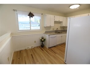 305 Shawnee Trail in Shakopee, MN - Building Photo - Building Photo