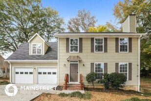 1605 Summit View Way in Snellville, GA - Building Photo