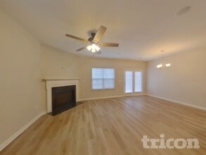 128 Dunnsmore Dr in Inman, SC - Foto de edificio - Building Photo