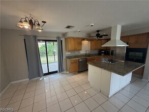 18540 Tampa Rd in Ft. Myers, FL - Building Photo - Building Photo