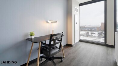 1922 W Ogden Ave, Unit 1405 in Chicago, IL - Building Photo - Building Photo