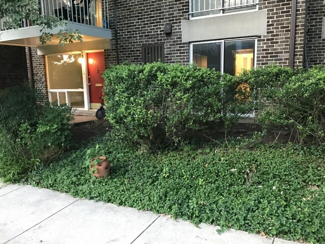 3306 Hewitt Ave, Unit 3-1-A in Silver Spring, MD - Foto de edificio - Building Photo