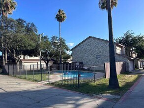 8801 McPherson Rd in Laredo, TX - Building Photo - Building Photo