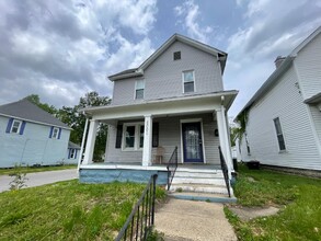 2000 Locust St in Terre Haute, IN - Foto de edificio - Building Photo