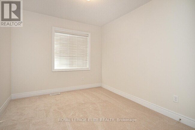 2092 Fiddlers Way in Oakville, ON - Building Photo - Building Photo