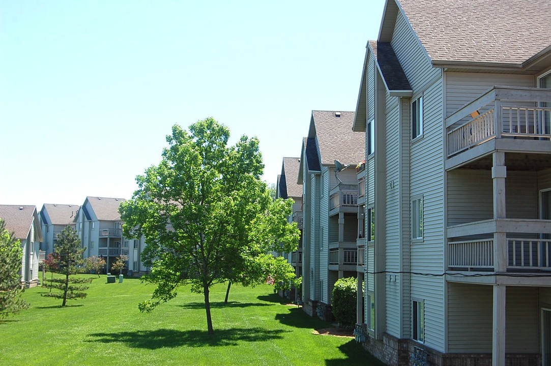 Stone Creek Apartments in Waukesha, WI - Building Photo