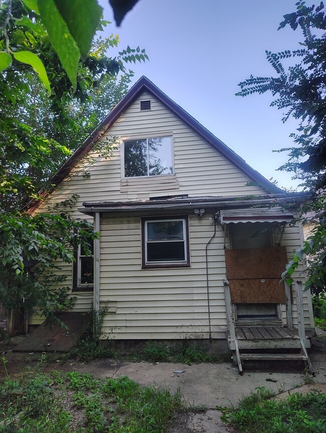 property at 2210 W Wiswall St