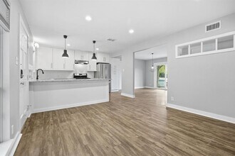 6901 Bryn Mawr Dr in Austin, TX - Building Photo - Building Photo