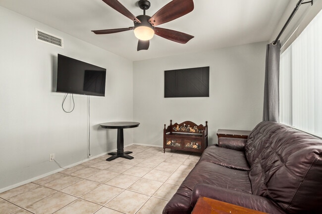 115 W 10th St, Unit 10th and Ash condo 115 in Tempe, AZ - Building Photo - Building Photo