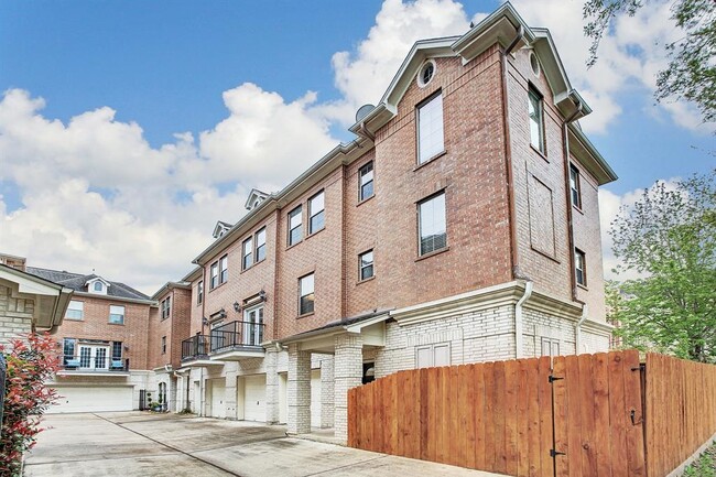 1408 Birdsall St in Houston, TX - Building Photo - Building Photo