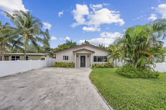 255 Glouchester St in Boca Raton, FL - Building Photo - Building Photo