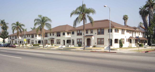 3994-3997 S Harvard Blvd in Los Angeles, CA - Foto de edificio - Building Photo