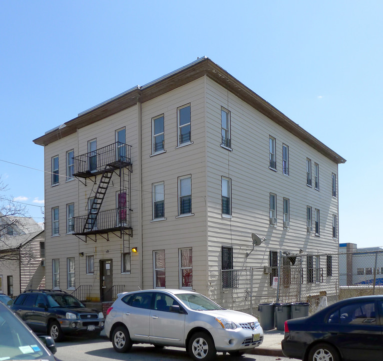 116-10 14th Rd in College Point, NY - Building Photo