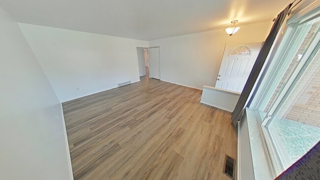 13250 De Mott Dr in Warren, MI - Building Photo - Building Photo