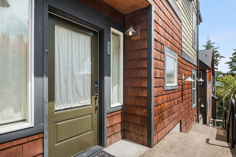 213 26th Ave E in Seattle, WA - Building Photo
