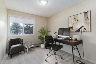 Primrose Lane Apartments in Edmonton, AB - Building Photo - Building Photo