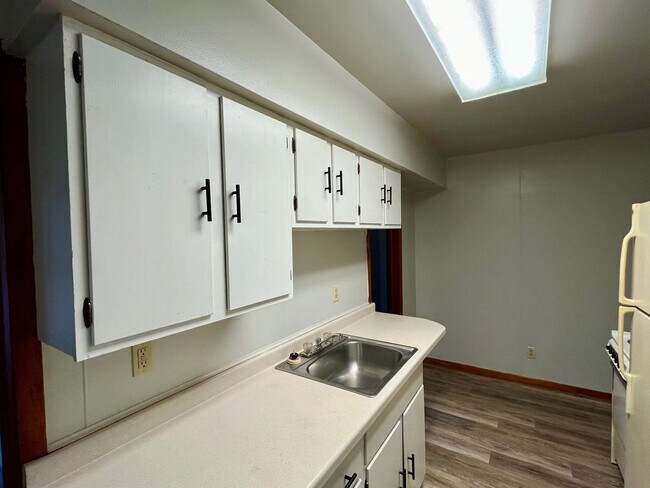 316 N 1st Ave-Unit -B in Wausau, WI - Foto de edificio - Building Photo