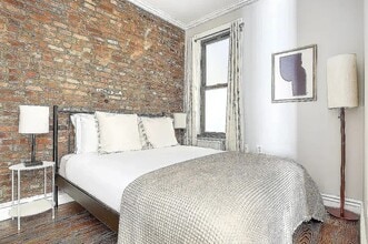 227 E 82nd St, Unit 1R in New York, NY - Foto de edificio - Building Photo