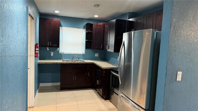 1321 NW 50th Ave-Unit -A in Lauderhill, FL - Foto de edificio - Building Photo
