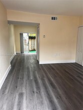 8000 W 28th Ct, Unit 107 in Hialeah, FL - Building Photo - Building Photo