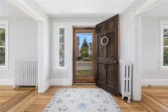 10 Eustis Ave in Newport, RI - Building Photo - Building Photo