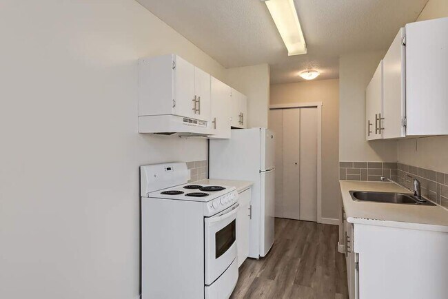 Astro Villa in Swift Current, SK - Building Photo - Building Photo