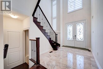 175 Scrivener Dr in Aurora, ON - Building Photo - Building Photo