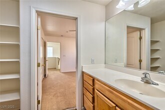 10621 Night Magic Ct in Las Vegas, NV - Building Photo - Building Photo