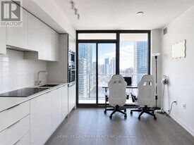 11 Wellesley St W in Toronto, ON - Building Photo