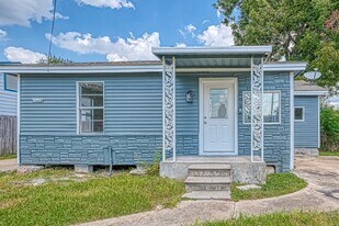 6715 Victoria St in Houston, TX - Building Photo