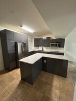 351 E Thomas Rd, Unit D104 in Phoenix, AZ - Building Photo