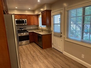 32 Esperanza Ave in Sierra Madre, CA - Building Photo - Building Photo